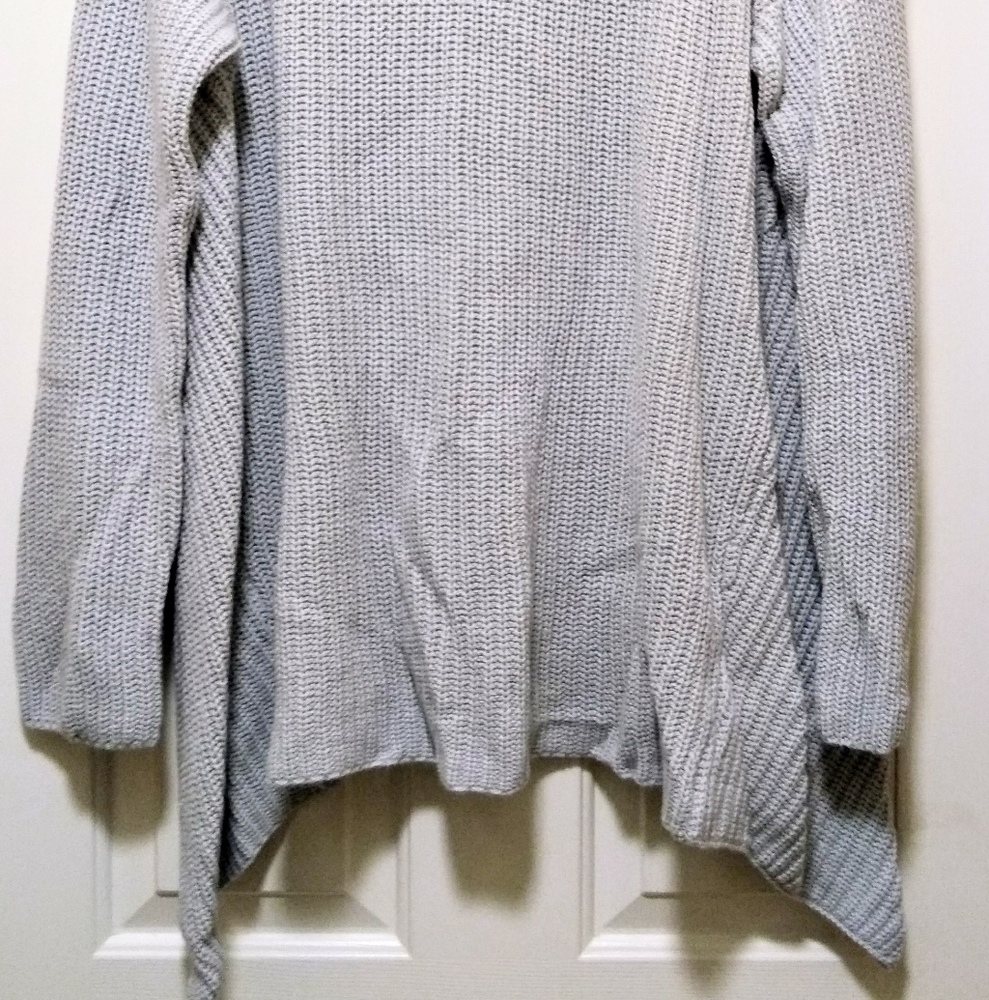 ✨ HOST PICK ✨ Open-Back, Twist Sweater - Picture 8 of 16